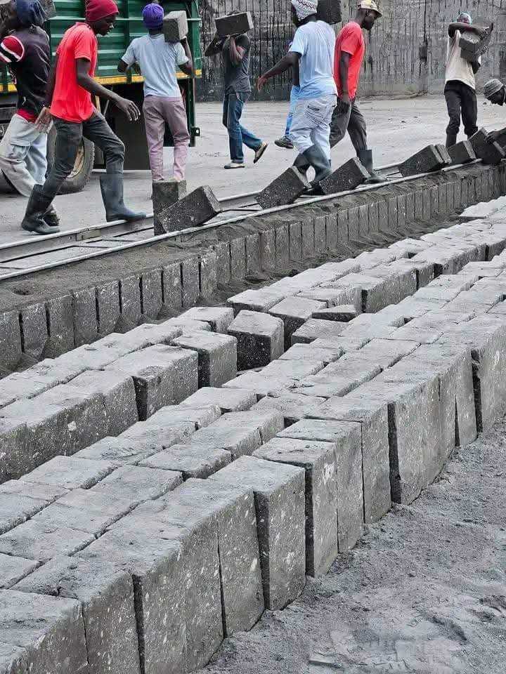 MACHINE CUT STONES